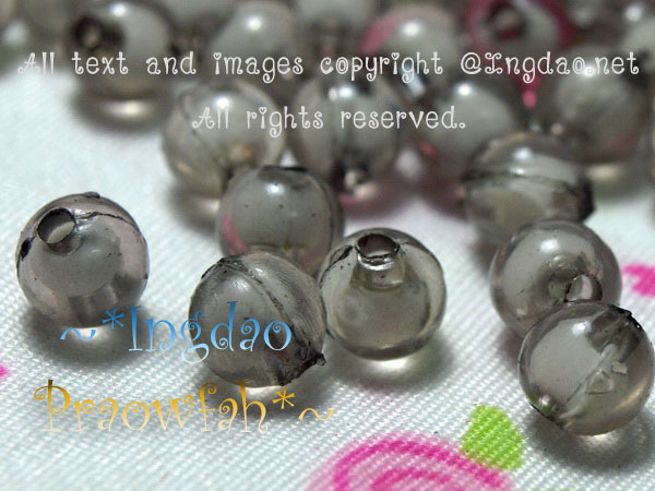 ลูกปัดทรงกลมเกลี้ยงสอดใส้ลูกปัดกลมขาว ขนาด 7 มิล. สีเทา (10 กรัม/40 ชิ้น)
