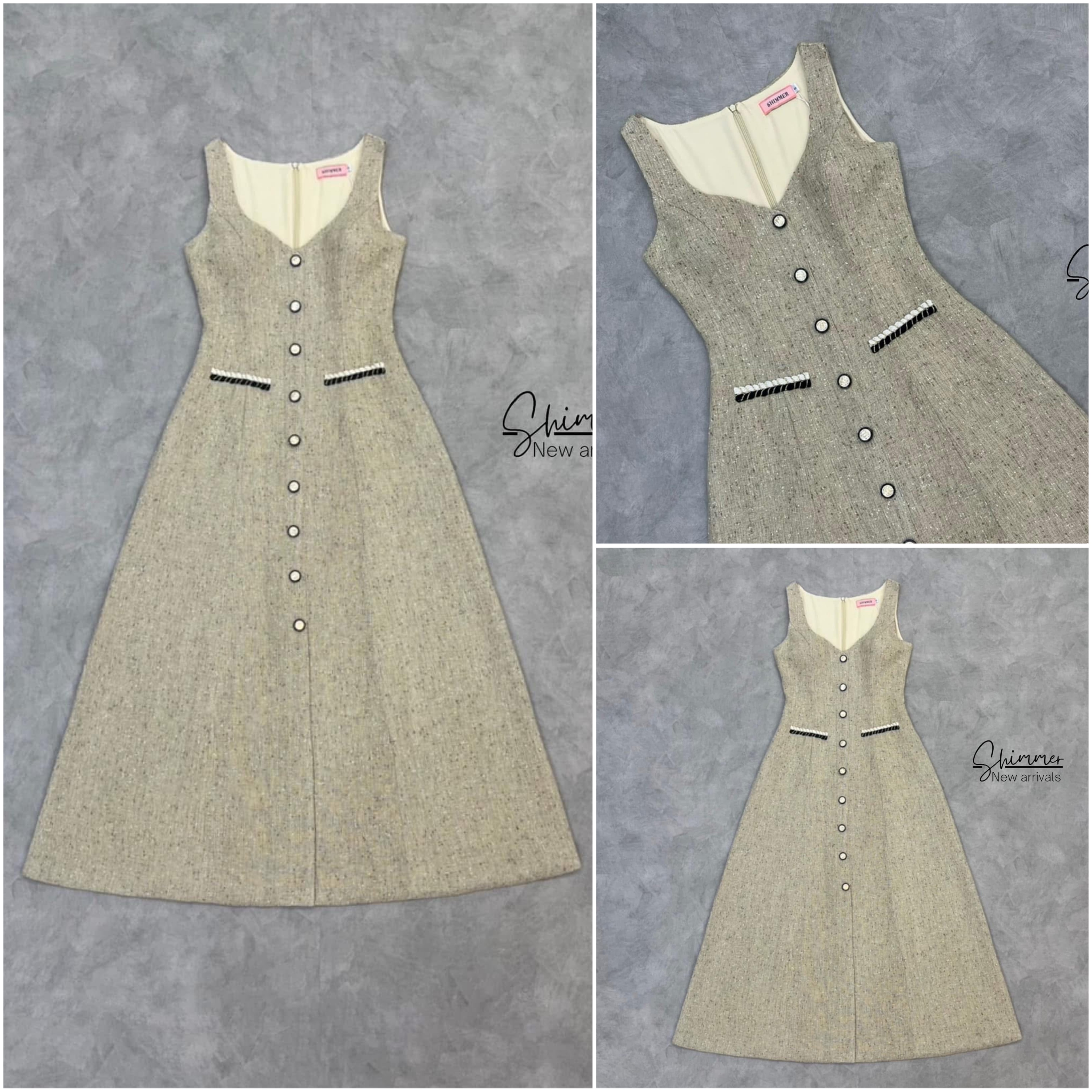 แม็กซี่เดรสคอวีแต่งกระดุมแพทเทิร์นสวยเข้ารูปเนื้อผ้าทวีดทอลายผ้าด้วยเทคนิคพิเศษให้ผิวสัมผัสมีเทกเจอร์ งานมีซับในปิดสนิททั้งชุดซิปหลัง ใส่สบาย : สินค้าคุณภาพ (พร้อมส่ง)