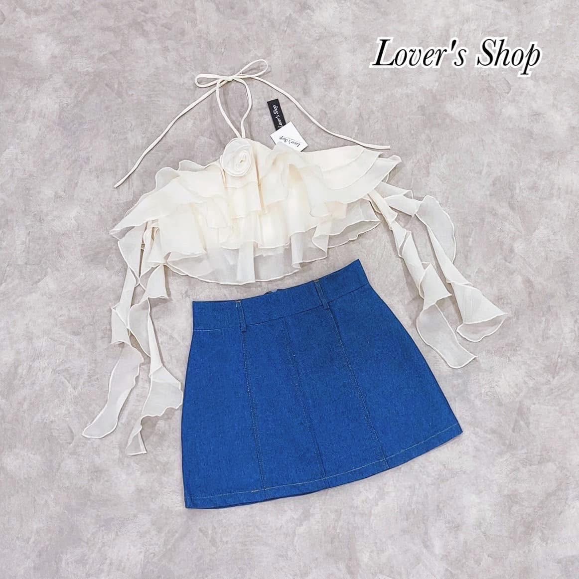 Set.2ชิ้น เสื้อเกาะอกค้องคอ เย็บระบายผ้าแก้ว งานซิบหลัง ตัวผ้าแก้วกุ้นขอบอย่างดี ไม่คันนะคะ มาพร้อมกระโปรงยีนส์ ซับด้านในเป็นกางเกงใส่ง่าย ไม่โป้ค่ะ ผ้ายีนส์หนากำลังดี ใส่สบาย : สินค้าคุณภาพ (พร้อมส่ง)