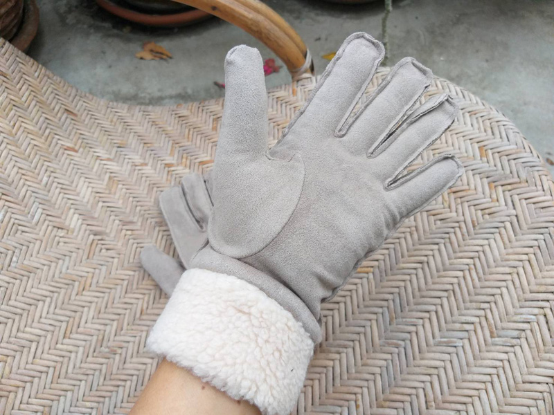 ถุงมือ Uniqlo บุผ้าฟลีซด้านใน