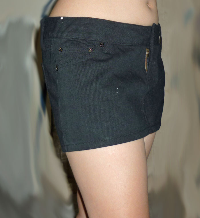 กระโปรงยีนส์ดำ ใหม่กิ๊บๆ สั้นจิ๊ๆ 32.5-36-9.5
