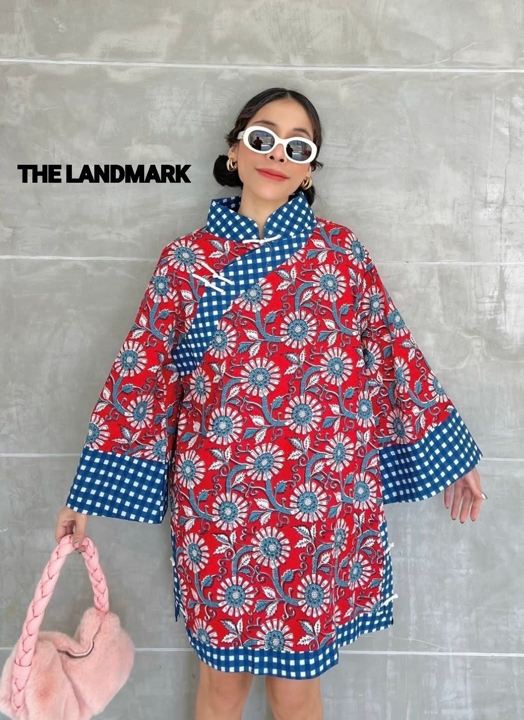 มินิเดรสผ้าบล็อคคอทตอลอินเดีย มาในทรงมินิเดรส คอจีนแต่งกระดุมผ้าป้ายข้าง เปิดถอดได้ แขนบาน ตัดต่อลาย ช่วงชายผ่าข้างกระดุมผ้า มีกระเป๋าล้วง ใส่สบาย : สินค้าคุณภาพ (พร้อมส่ง)