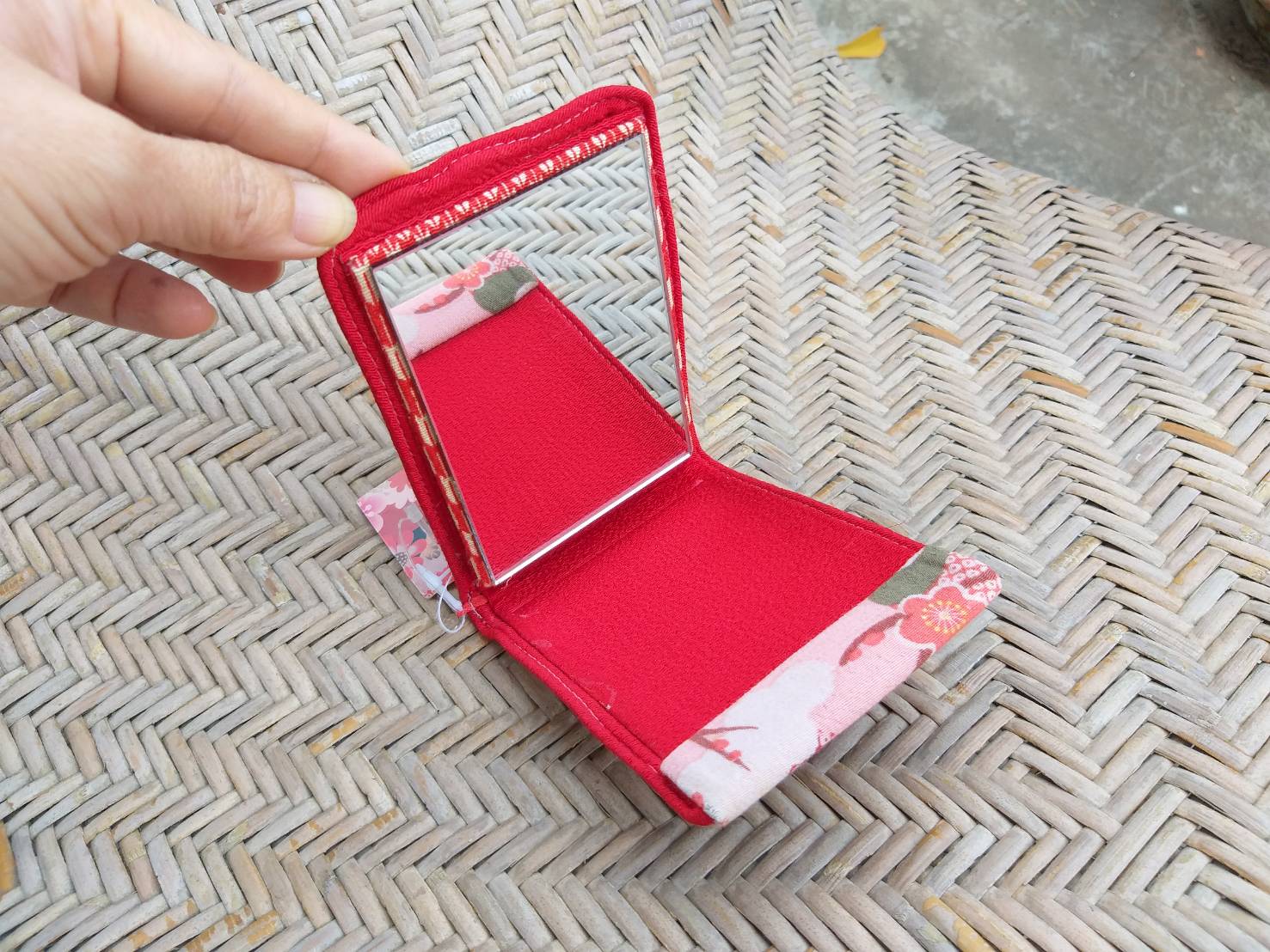 กระจกพับตั้งได้ บุผ้ากิโมโนลายดอกซากุระ สวยมากกก