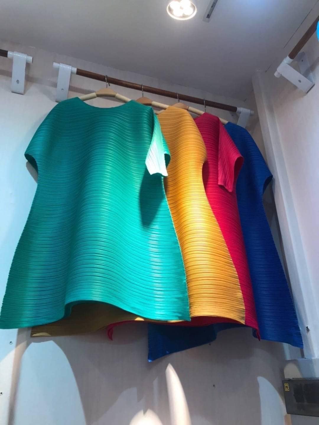 ชุดเดรส คอปาด แขนยาว 4 ส่วน แพตเทิร์นเฉลียงตัดขอบผ่าด้านข้าง ความยาวคลุมเข่า กำลังดี เรียบหรู 👍🏻 สินค้าคุณภาพ (พร้อมส่ง)