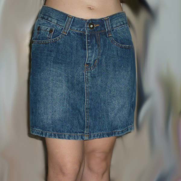 กระโปรงยีนส์สั้น แต่งด้ายแดง 30.5-35-14