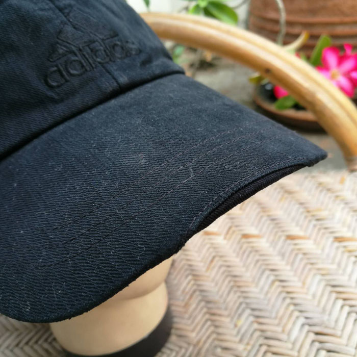 หมวกแก๊ป adidas สีดำล้วน