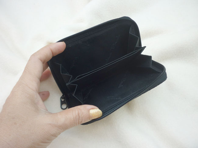 กระเป๋าใส่นามบัตร ปักลูกปัดทั้งใบ สวยมาก (ของใหม่)