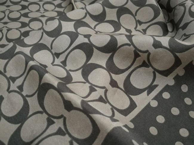 ผ้าผูกคอ ผูกคลุมไหล่ COACH แท้