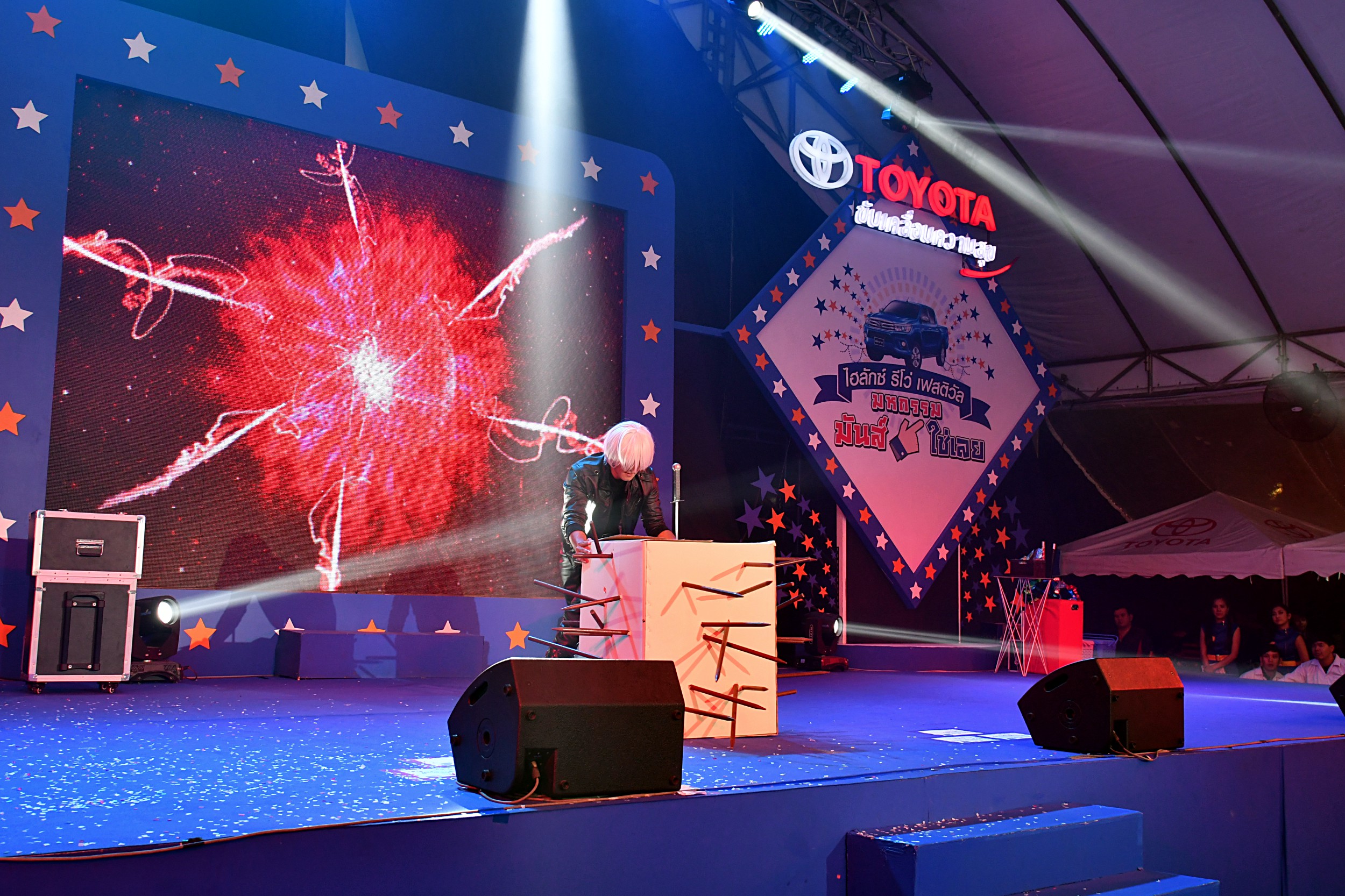 มายากล นักมายากล การแสดง โชว์ Magic Show งาน "ไฮลักซ์ รีโว่ เฟสติวัล 05/11/2560