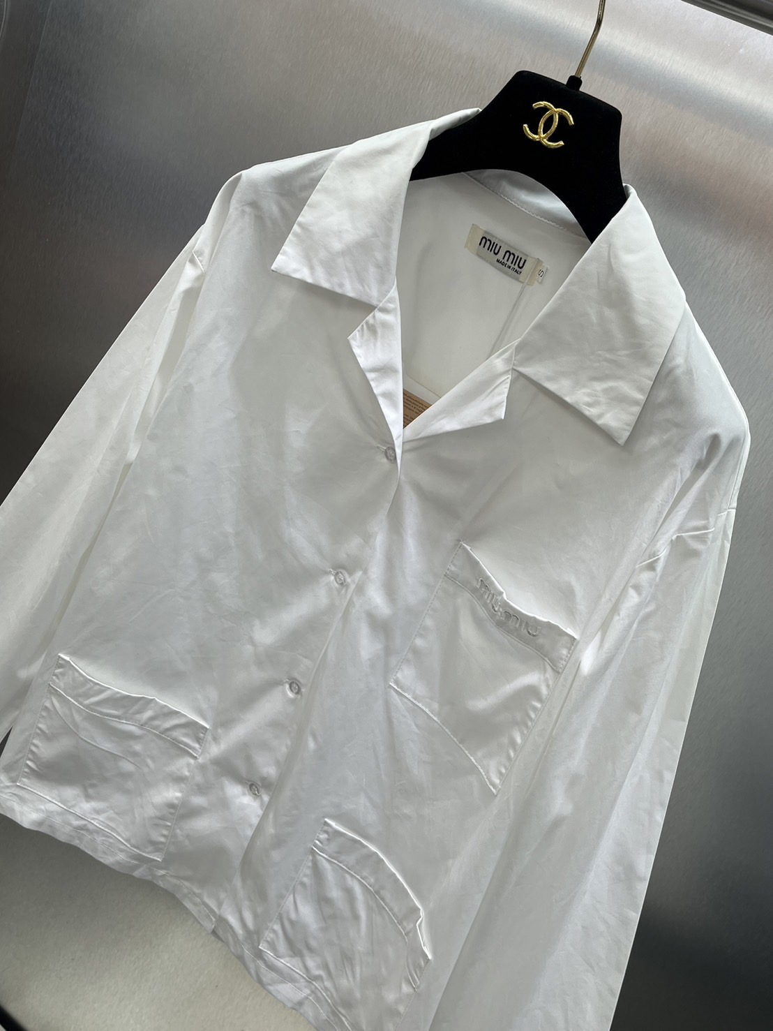 เสื้อเชิ๊ตผ้าคอตตอน ปัก MM logo แพทเทิลสวย เรียบเกร๋ ใส่ง่ายใส่สบาย เชิ๊ตกระดุมหน้า งานสวยไฮเอ็น : สินค้าคุณภาพ (พร้อมส่ง)