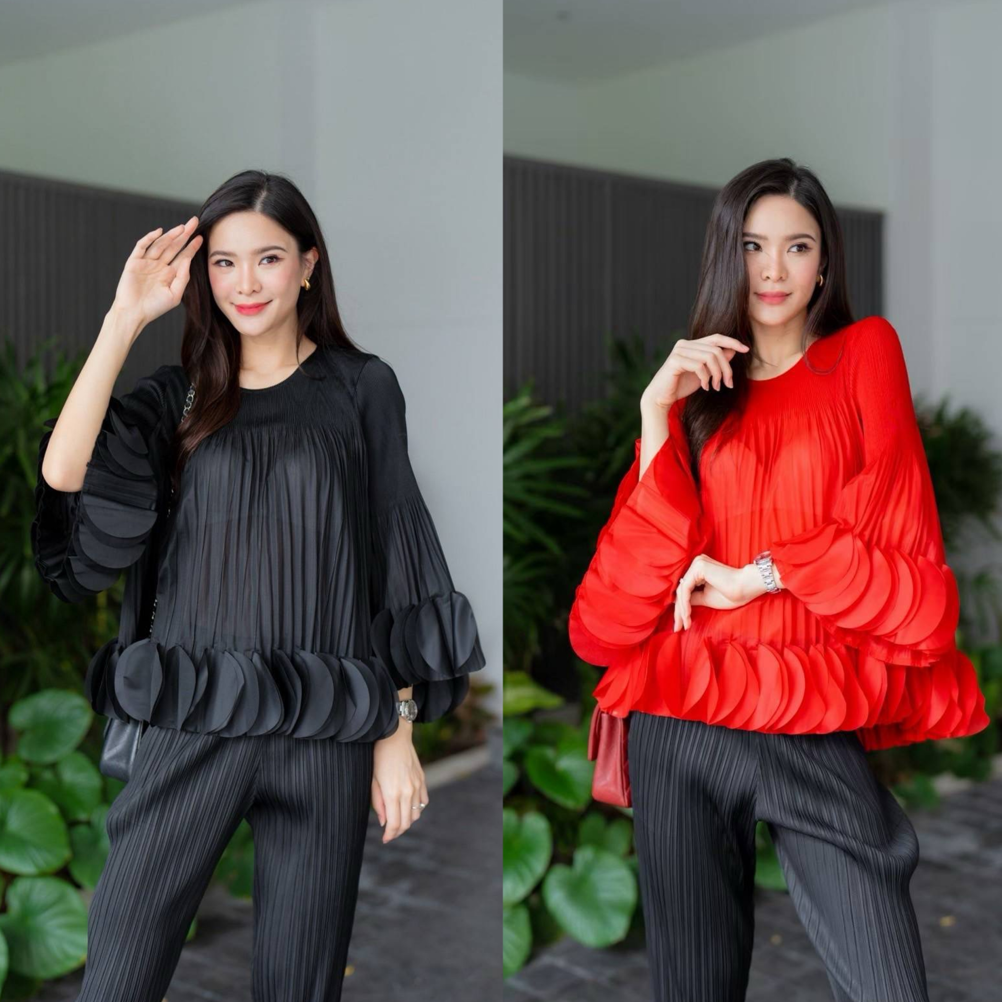 เสื้อคอกลม แขนยาว แบบมีการแต่งระบาย ด้วยการตัด เลเซอร์คัตวงกลมมาซ้อนเรียง ด้วยความประณีต ทำให้ขึ้นพุ่มทรงอย่าง สวยงาม ใส่สบาย : สินค้าคุณภาพ (พร้อมส่ง)