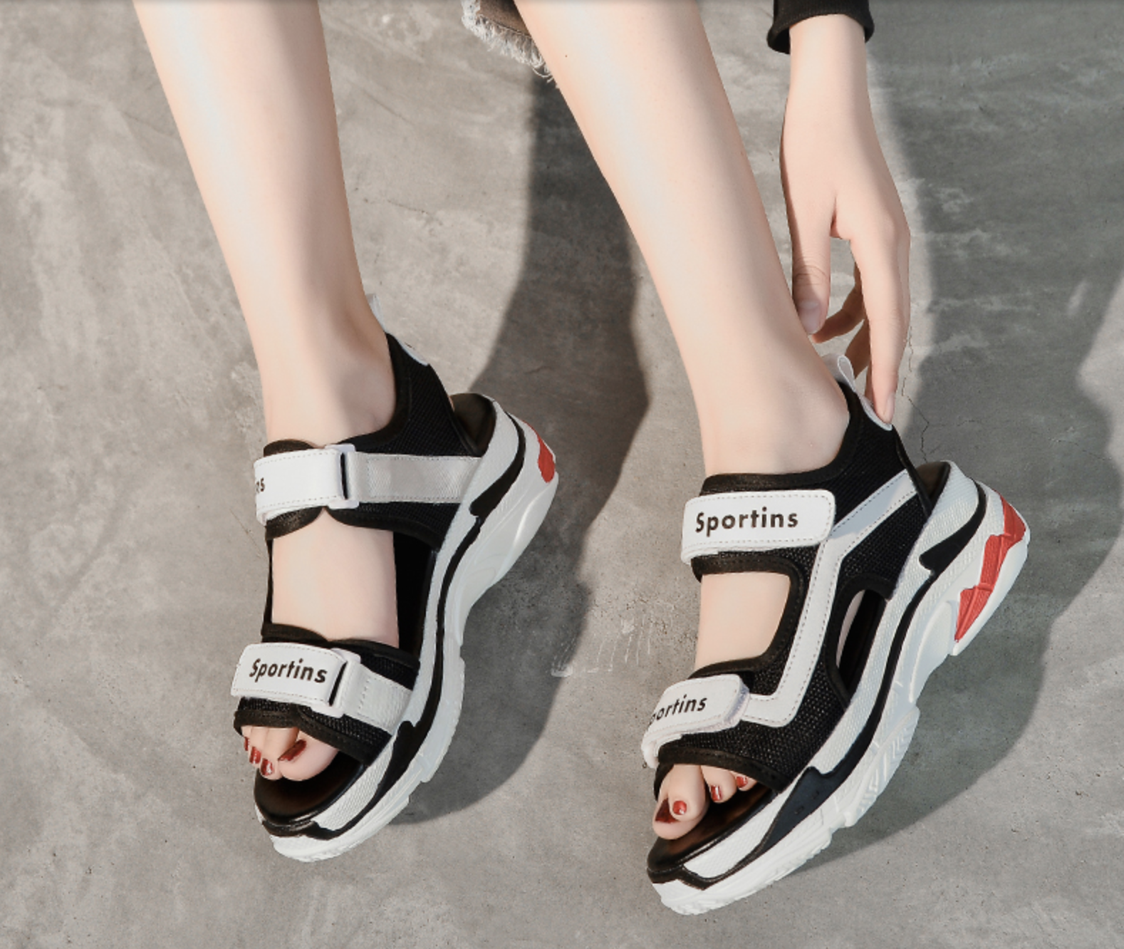 รองเท้าไซส์ใหญ่ 42-44 รองเท้าแตะรัดส้น พื้นยางหนา สีดำ/ขาว GUVOOSM KR0950BL