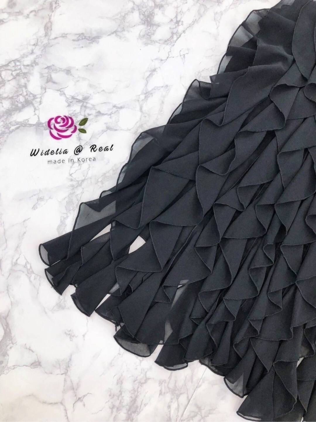 Dress :: เดรสคล้องคอตัวสวย เนื้อผ้า ชีฟองสวยพริ้ว เป็นระบายย้วยสวยทั้งตัว ช่วงอก แต่งดอกกุหลาบเก๋พร้อมสายคล้องคอสวย งาน เกรดพรีเมี่ยม : สินค้าคุณภาพ (พร้อมส่ง)