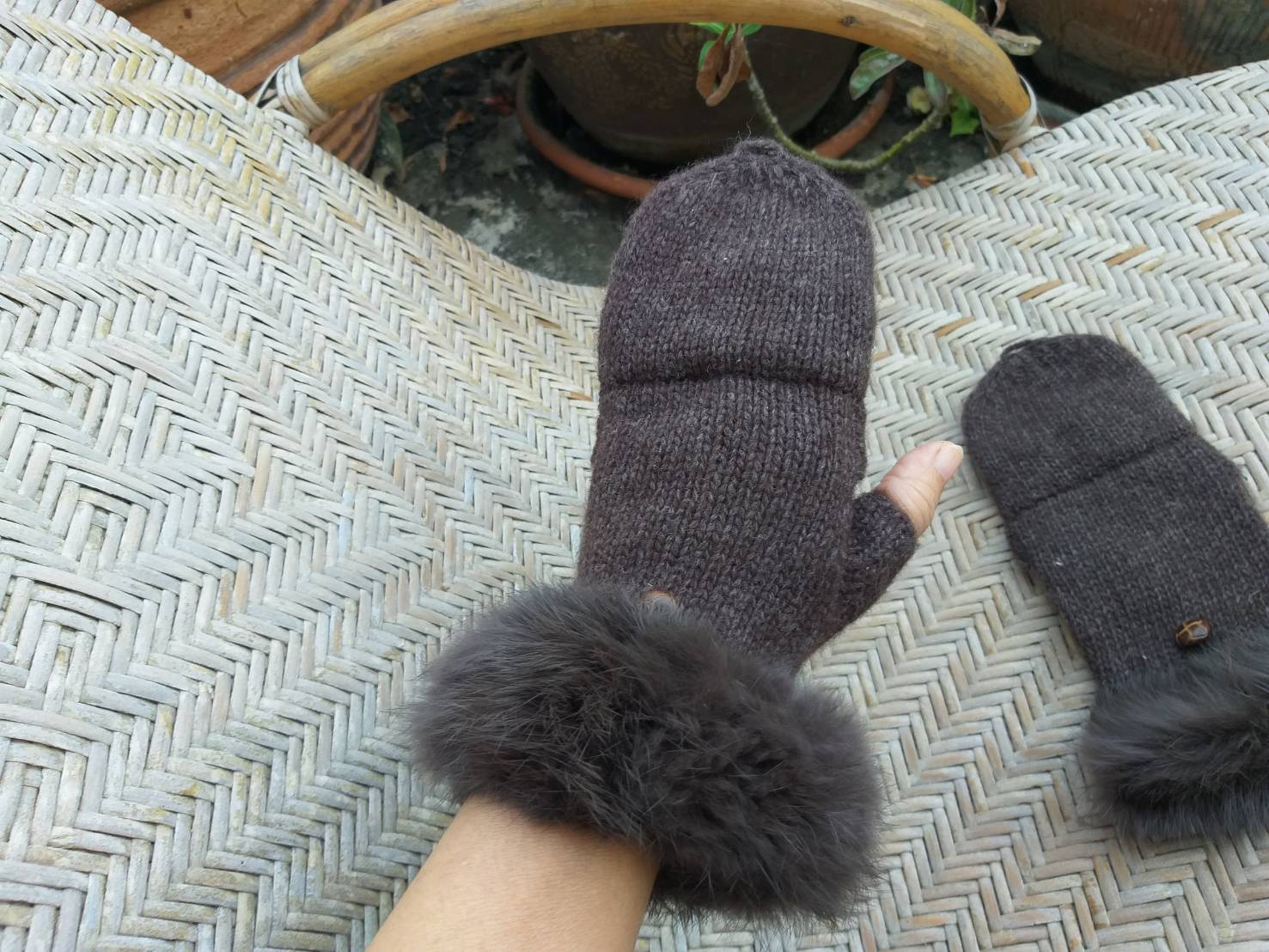 ถุงมือไหมพรมเฟอร์กระต่ายแท้ ไซด์ S (ของใหม่)