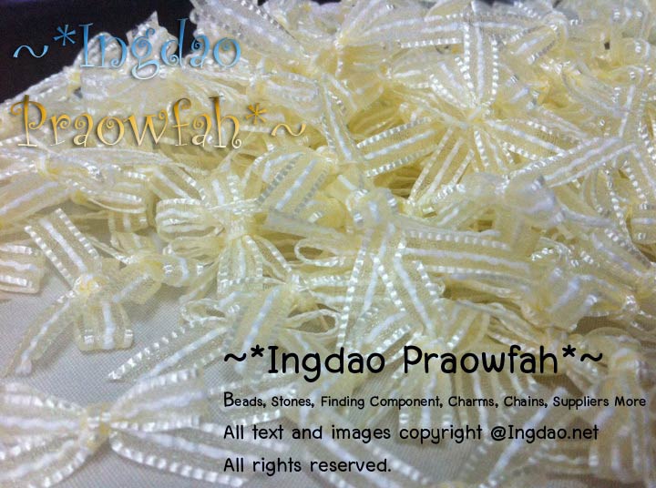 1130cm โบว์สำเร็จสีครีม ขนาดสำเร็จประมาณ 2.5 x 2.5 ซม. (ราคาต่อแพ๊ค/บรรจุ 100 ชิ้น)