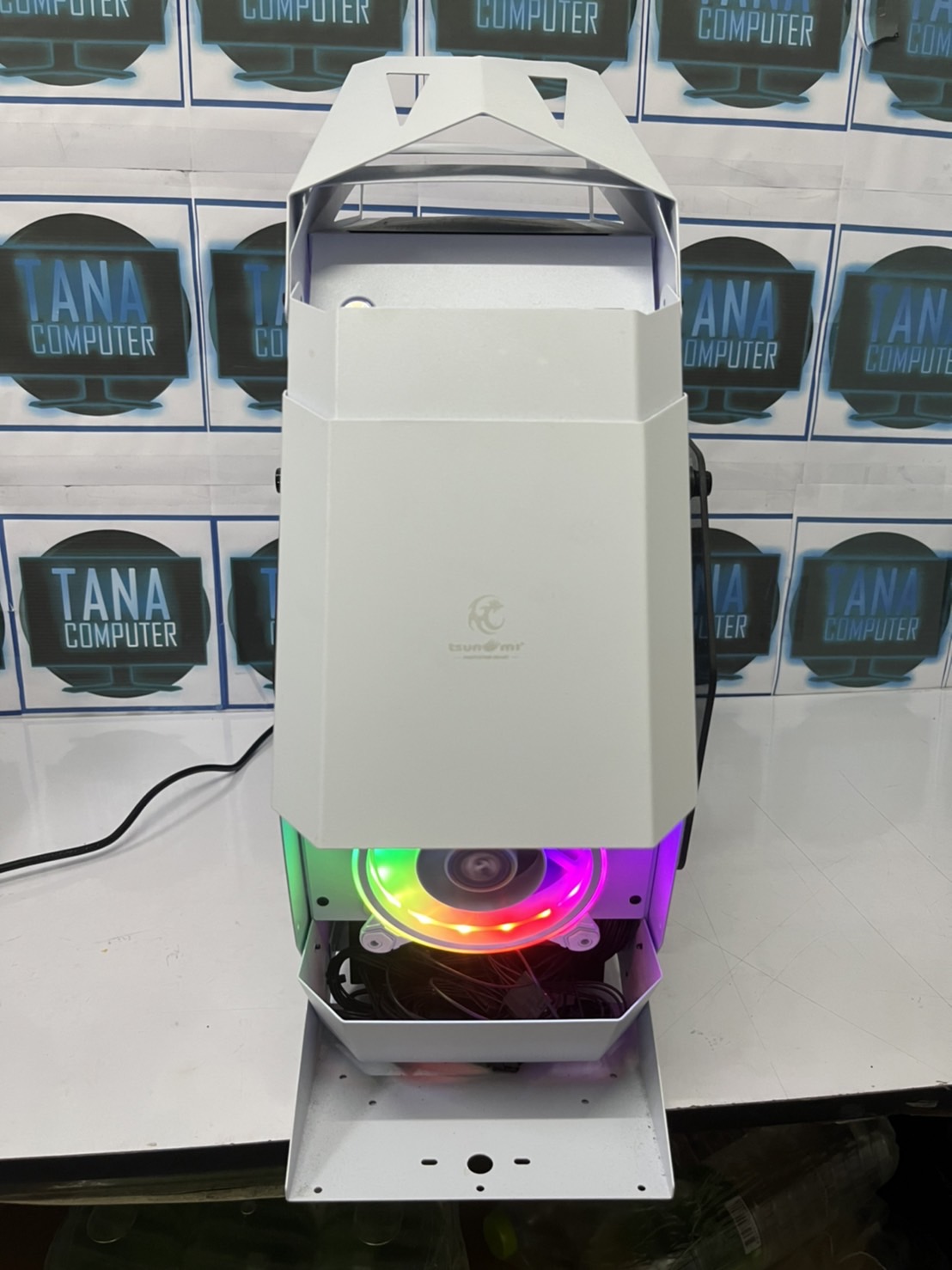 คอมประกอบตั้งโต๊ะ สเปคแรง เล่นเกมส์สบายๆเลยค่า ราคาเบามากค่ะตัวนี้ ของใหม่40,000+ เคสโรบอร์ต กระจกไฟสวยงาม สินค้ามี1เครื่องเท่านั้น