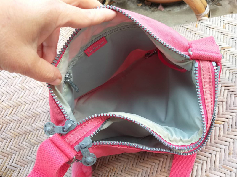 กระเป๋า Kipling ของแท้ สี Hot pink สวยมากกกก