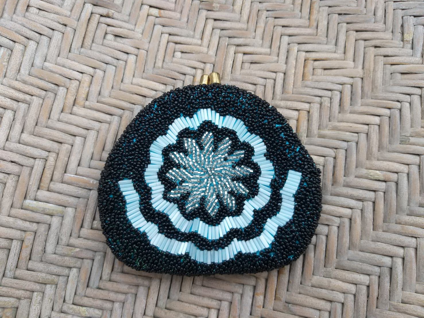 กระเป๋าปักเลื่อม สวยน่ารักมาก