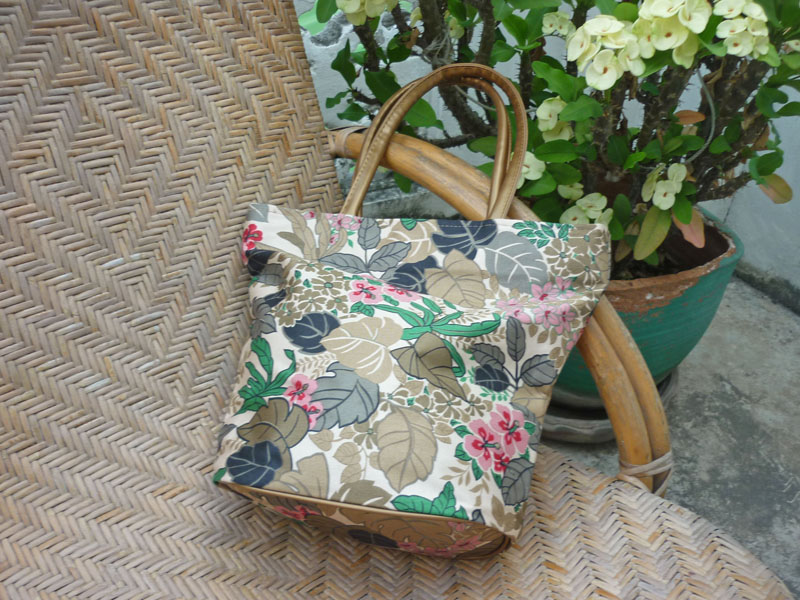 กระเป๋า Tote กันน้ำ สวยคลาสสิค (ของใหม่)