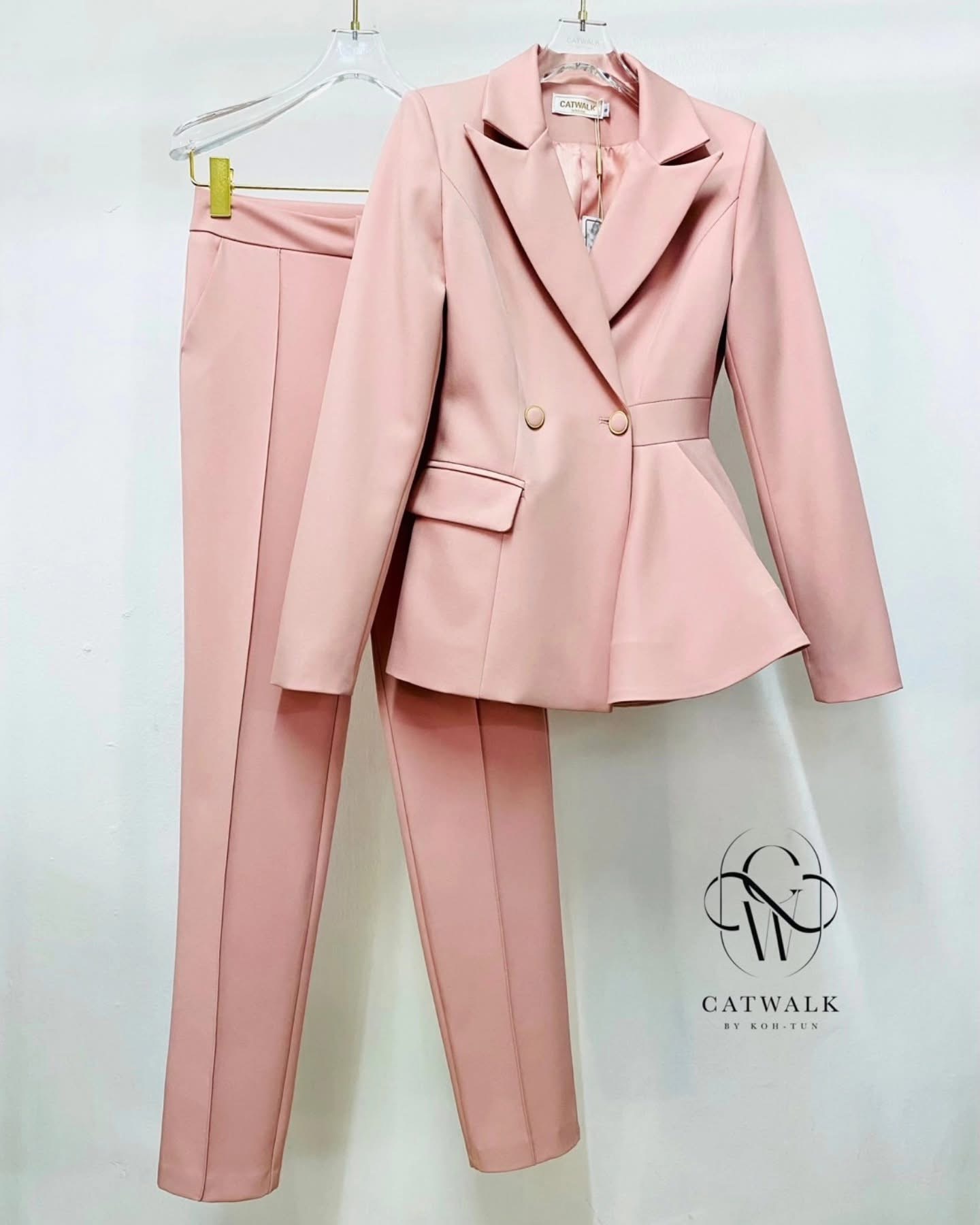 เซตBLAZER แต่งระบายข้าง มาพร้อมกางเกงขายาวทรงกระบอกเล็ก เนื้อผ้าเกรดเอ สวยเว่อร์ ใส่สบาย : สินค้าคุณภาพ (พร้อมส่ง)