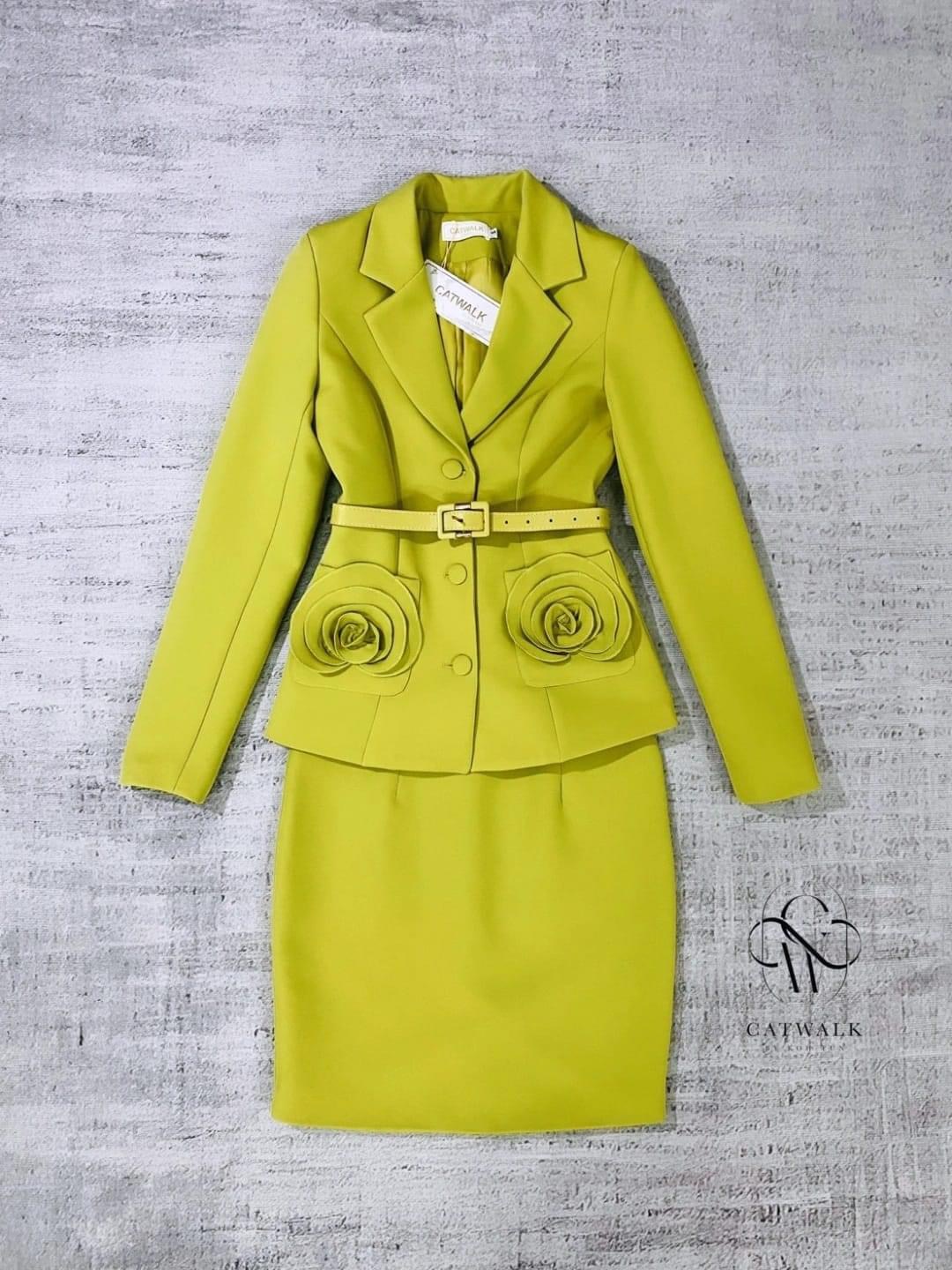 เซต Blazer กระเป๋า แต่งดอกไม้+เข็มขัด+กระโปรง คุ้มมากได้ถึง 3 ชิ้น เนื้อผ้าเกรดเอ ผ้าสวยรีดง่ายใส่สบาย ใส่สบาย : สินค้าคุณภาพ (พร้อมส่ง)