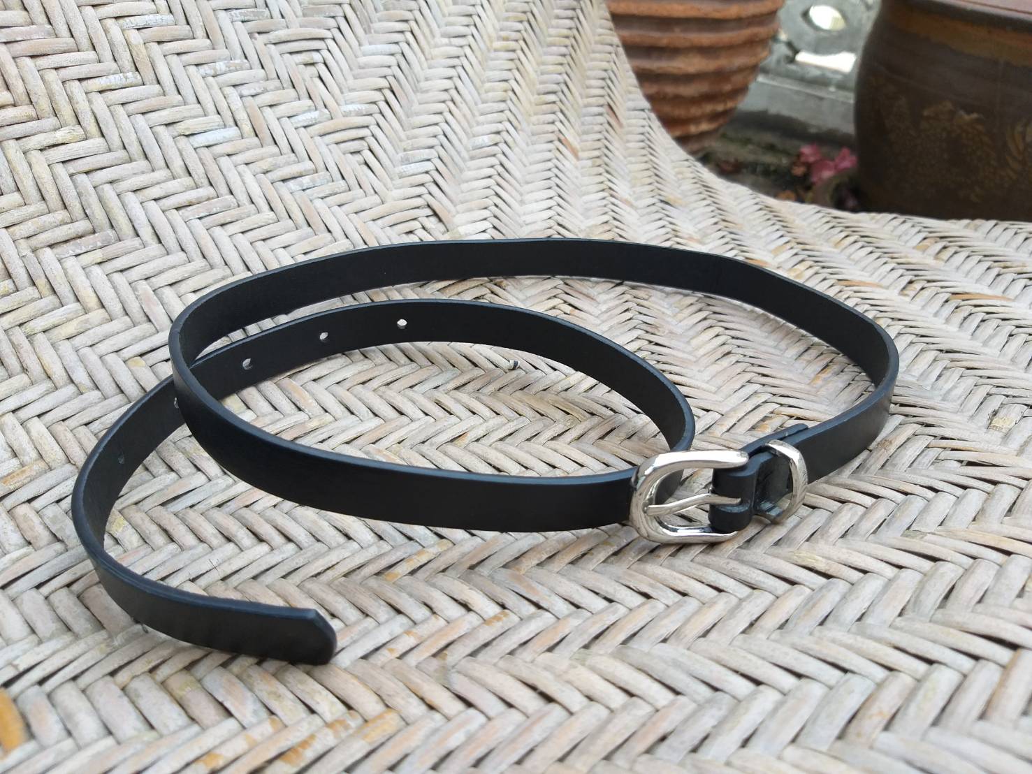 เข็มขัดหนังแท้สีดำ เรียบๆ ใส่ได้ทุกชุด (ของใหม่)