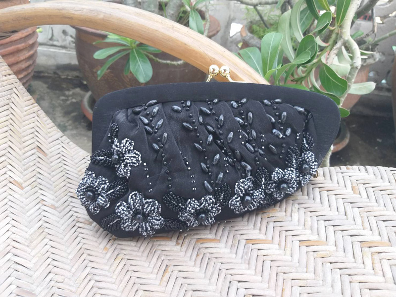 กระเป๋าออกงาน ทรงเฉียง เก๋มาก สวยมาก (ของใหม่)