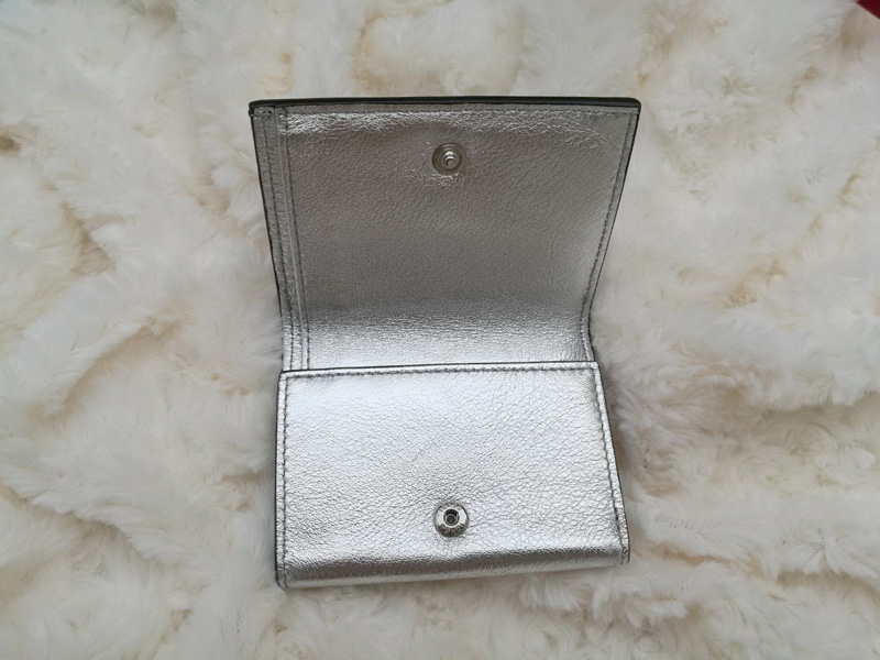 กระเป๋าสตางค์ FENDI MICRO F IS FENDI TRIFOLD WALLET