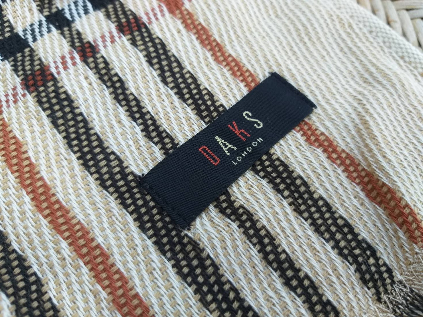 ผ้าพันคอ DAKS ผ้าดีมาก เก๋มาก สวย (ของใหม่)