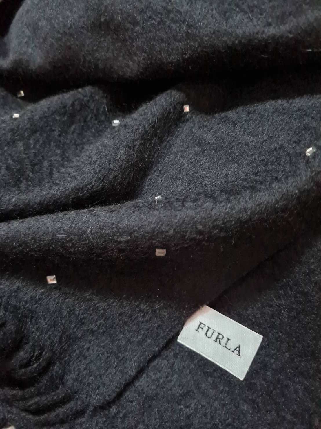 ผ้าพันคอไหมพรม FURLA นุ่มมาก (ของใหม่)