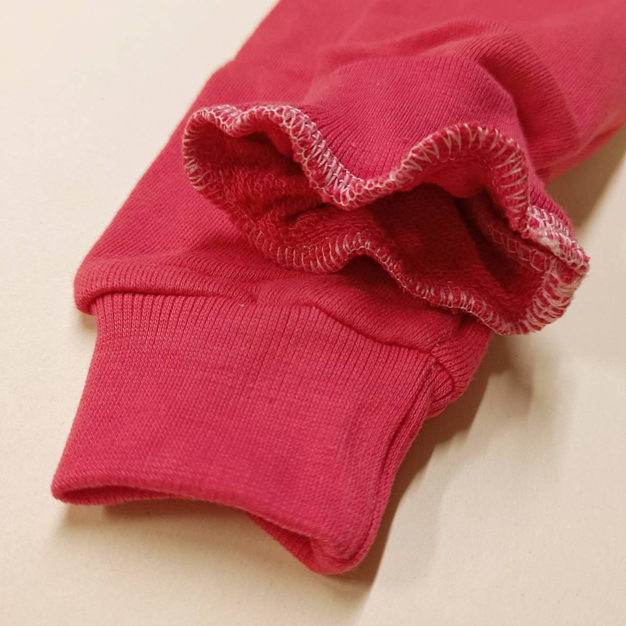 เสื้อกันหนาวเด็กเล็ก แขนยาว เนื้อนุ่ม สกรีนลายยีราฟสีแดง สำหรับเด็กวัย 1-3 ปี