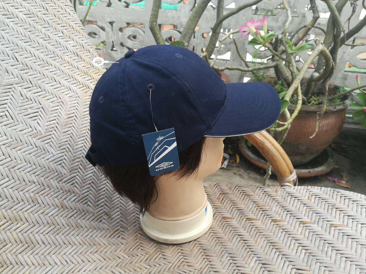 หมวกแก๊ปสีกรม umbro (ของใหม่)