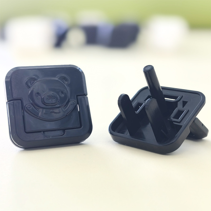 [แพ็ค 10 ชิ้น] ตัวอุดปลั๊กไฟ ที่อุดรูปลั๊กไฟ สำหรับปลั๊กไฟไทย ลายหมี สีขาว/ดำ มีตัวดึง