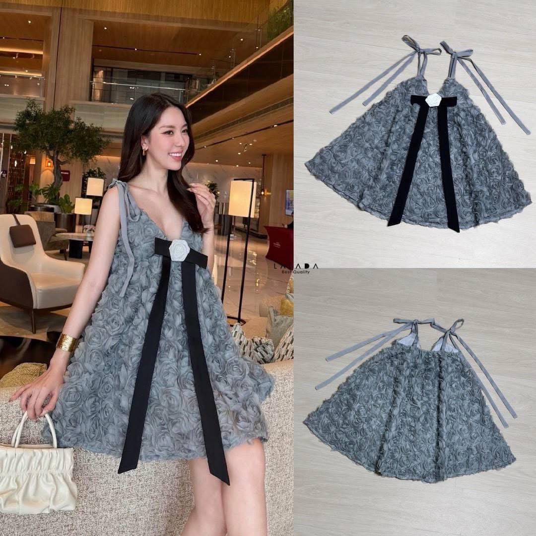 มินิเดรสสีเทาปักดอกไม้ 3D ทั้งชุด ช่วงสายผูกได้ตามต้องการ มีซับในตัดเย็บอย่างดี + เข็มกลัดโบว์ ใส่สบาย : สินค้าคุณภาพ (พร้อมส่ง)