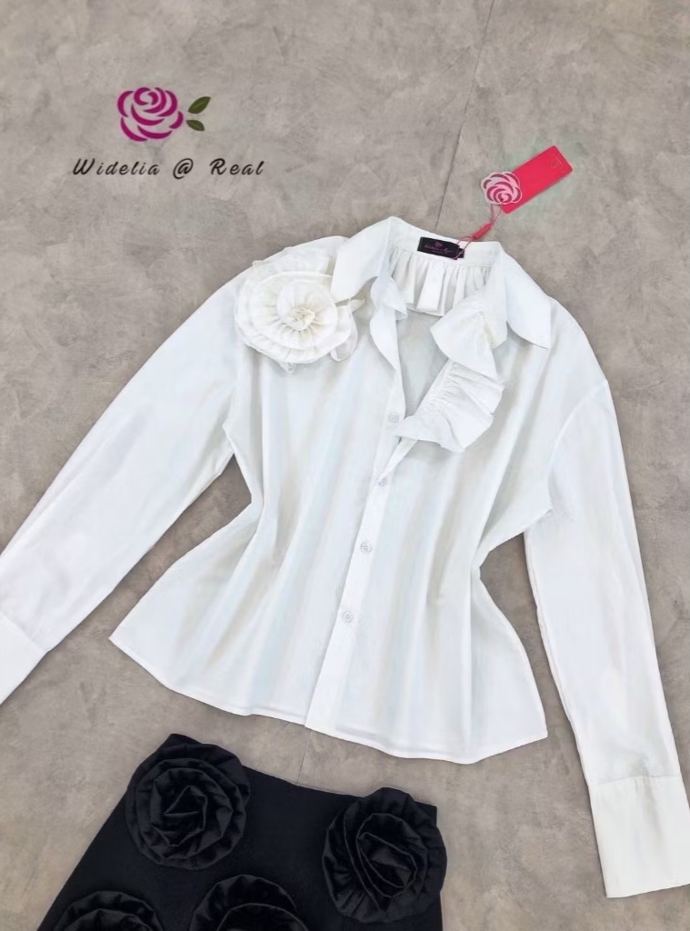 เซ็ทเสื้อเชิ๊ตแขนยาวตัวสวยสุดเฟียส แพทเทิ้ลสวยเป๊ะ มีดีเทลเก๋ด้วยการแต่งระบายช่วงคอและแต่งดอกไม้ด้านข้างเพิ่มความคูล มาเข้าชุดกับกระโปรงสั้นทรงสวย เพิ่มความเก๋ด้วยการแต่งดอกไม้ตรงกระโปรง ใส่สบาย : สินค้าคุณภาพ (พร้อมส่ง)