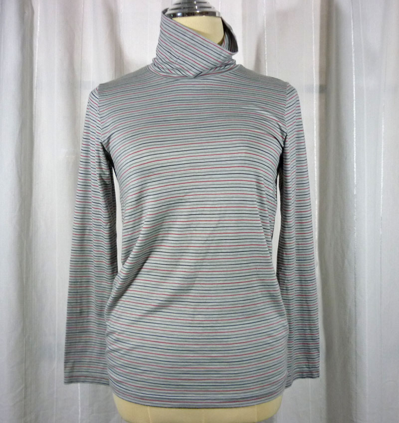 เสื้อฮีทเทคหญิง ลายเส้น Uniqlo Sz S-M หรือไซด์ 150