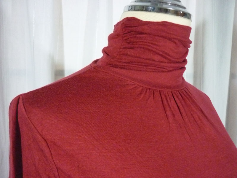 เสื้อฮีทเทคหญิง สีแดง TOPVALU Sz M