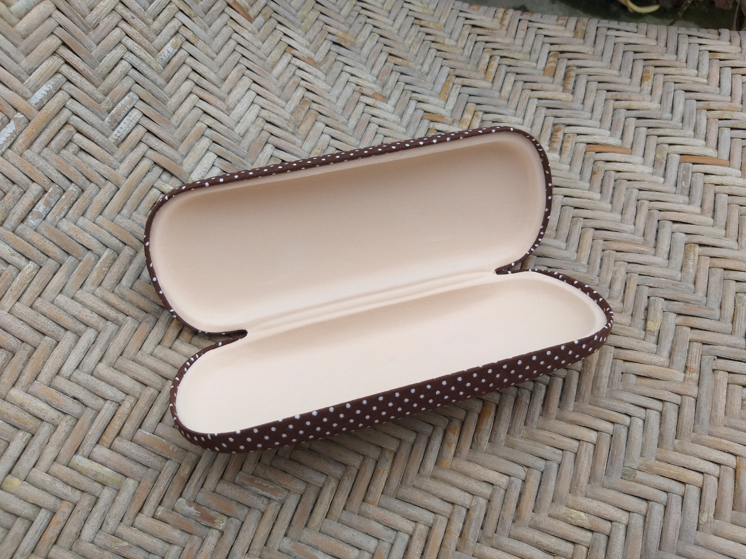 กล่องแว่นผ้าลายจุด น่ารัก มี 2 สี