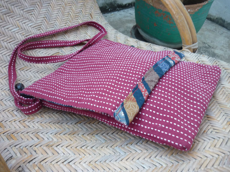 กระเป๋าสะพายผ้าโบราณ handmade ค่ะ สวยมาก /ของใหม่/