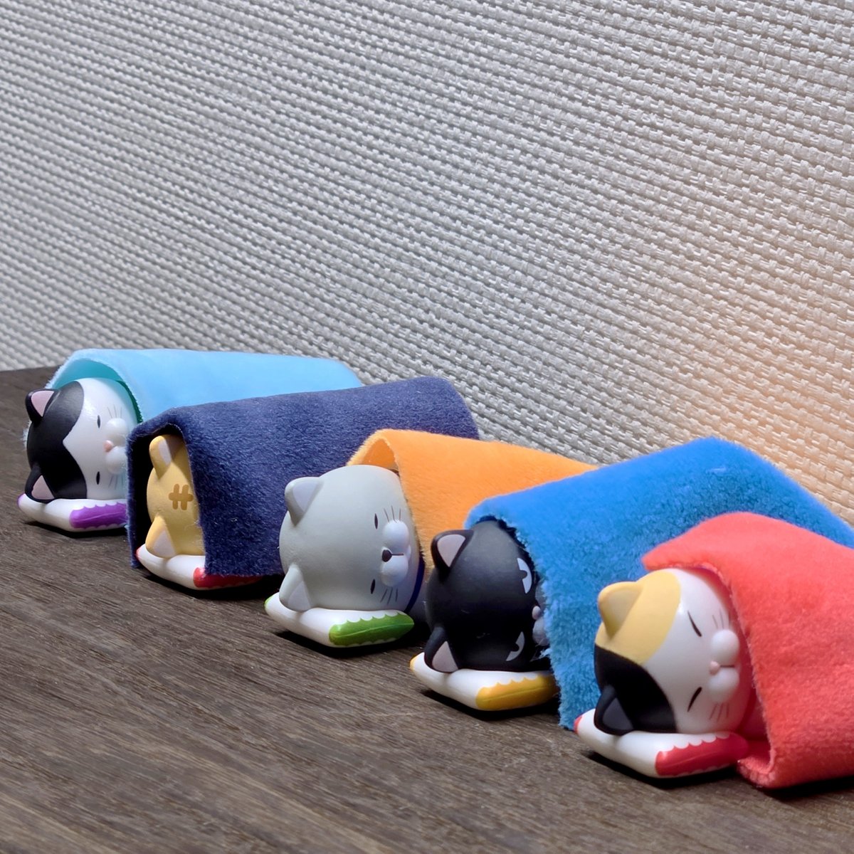 กาชาปองตุ๊กตาแมว Higemanju Sleeping Figure