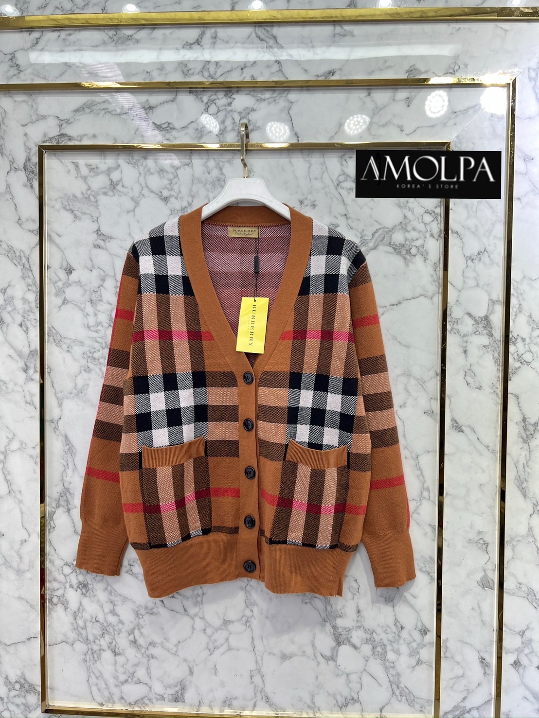 CARDIGAN BURBERRY KNIT เนื้อผ้าดีม๊าก็ ผ้าใส่สบายมากกกก ห้ามพลาดเลยนะคะ ใส่สบายสุดๆ : สินค้าคุณภาพ (พร้อมส่ง)