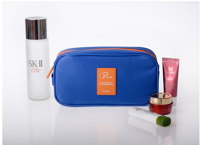 กระเป๋าใส่อุปกรณ์อิเล็กทรอนิกส์ กระเป๋าไอที หรือปรับเป็นใส่เครื่องสำอางก็ได้ ผลิตจากไนล่อนกันน้ำคุณภาพดีมี 4 สีให้เลือก