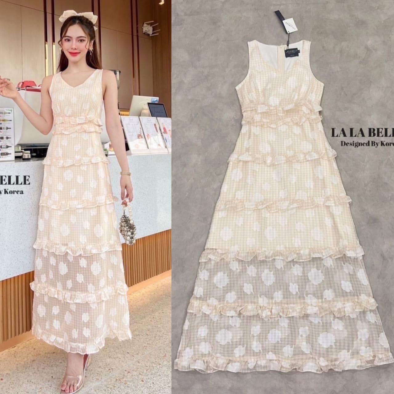 แม็กซี่เดรสรุ่นใหม่จากLynเนื้อผ้าลาย สก็อตมีเทคเจอร์ดอกไม้ในตัวทรงคอวีแขนกุด ใส่ยังไงก็ไม่ตันเอวเข้ารูปแต่งระบายขับจับ กระโปรงยาวทรงเอ ใส่สบาย สินค้าคุณภาพ (พร้อมส่ง)