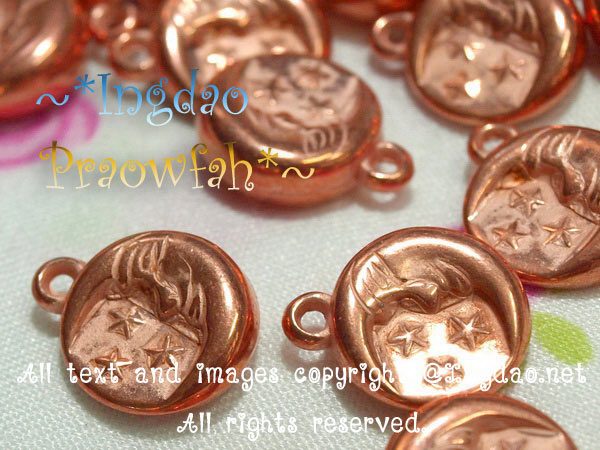 4116rg จี้เมทัลไลท์ทรงกลมแบนปั๊มดาวเดือน สีโรสโกลด์ กว้าง 1.2 ซม. x สูง 1.5 ซม. (1 ชิ้น)
