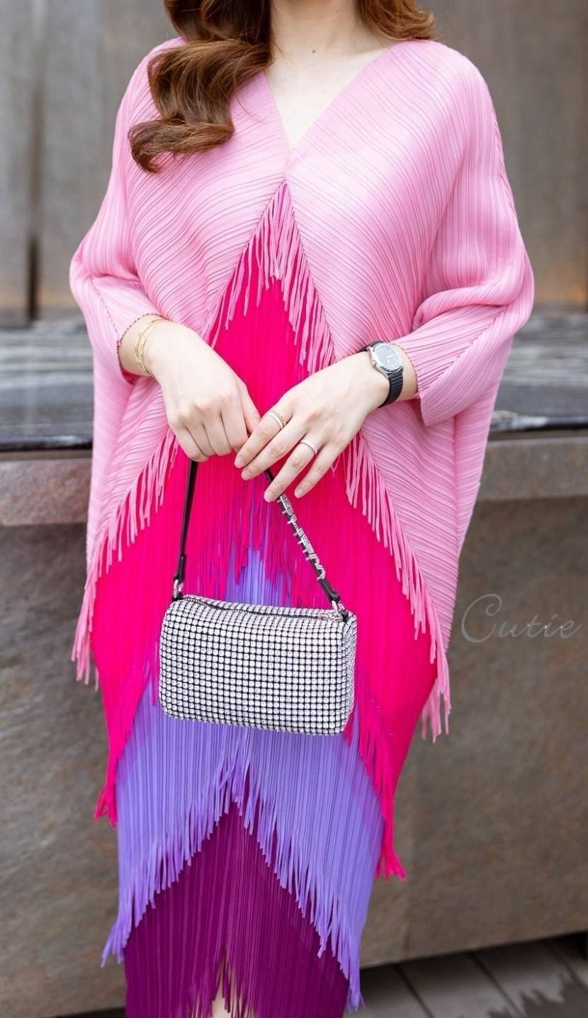 Maxiเดรสผ้าอัดพลีท วางพื้นสลับสี แขนทรงค้างคาว ทรงสวยใส่แล้วดูเข้ารูป ดูสง่างามมากค่ะ ใส่สบาย : สินค้าคุณภาพ (พร้อมส่ง)