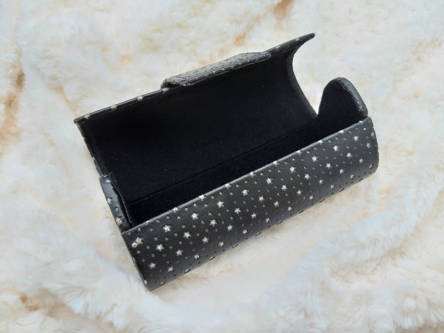 กล่องแว่นอย่างดี สวยมากๆๆ