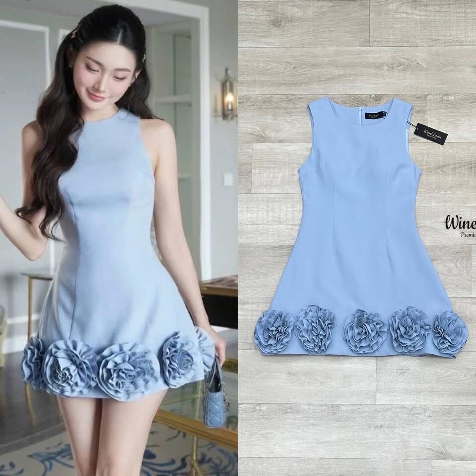 มินิเดรส เดรสสั้นแขนกุดสีฟ้าละมุน ปลายกระโปรงแต่งดอกไม้ 3 มิติ ดูอลังมากเว่อร์ งานสวย ใส่สบาย : สินค้าคุณภาพ (พร้อมส่ง)