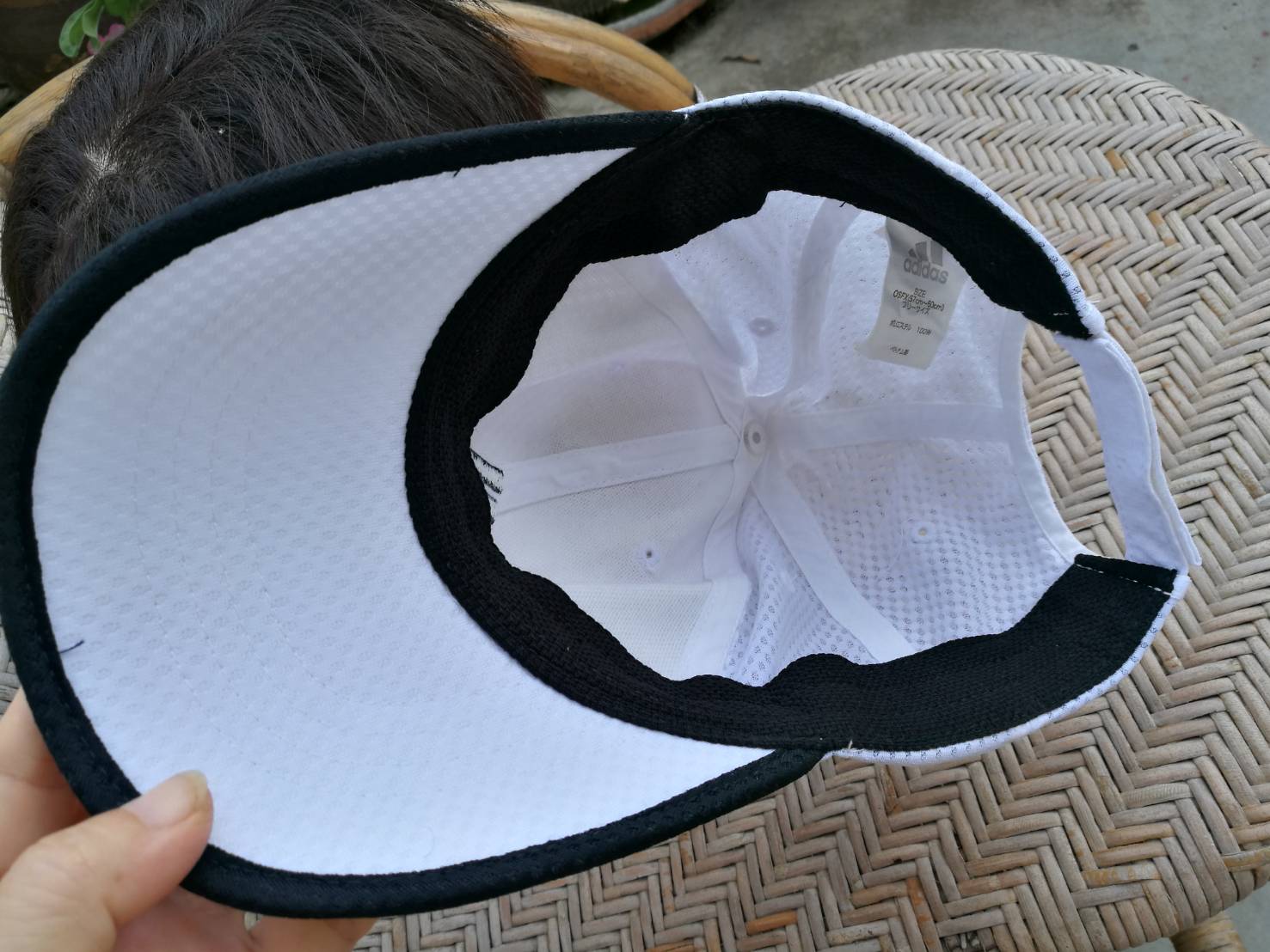 หมวกแก๊ป adidas ผ้าระบายอากาศ สีขาวสวยสะอาด