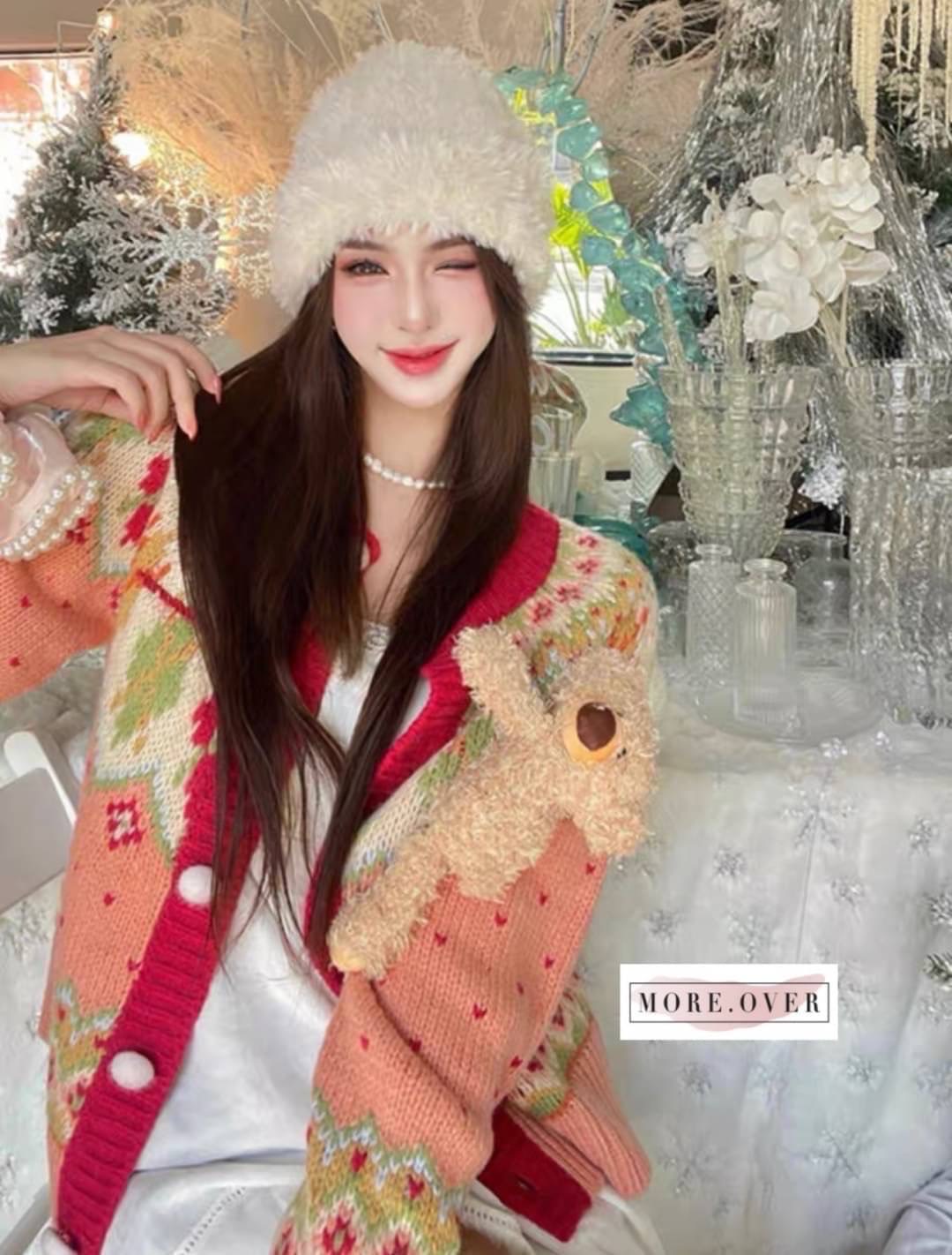 เสื้อคลุมไหมพรมสีชมพูขอบแดงถักลาย +เข็มขัดตุ๊กตาหมีลุคคุณหนูน่ารักมาก ใส่สบาย : สินค้าคุณภาพ (พร้อมส่ง)