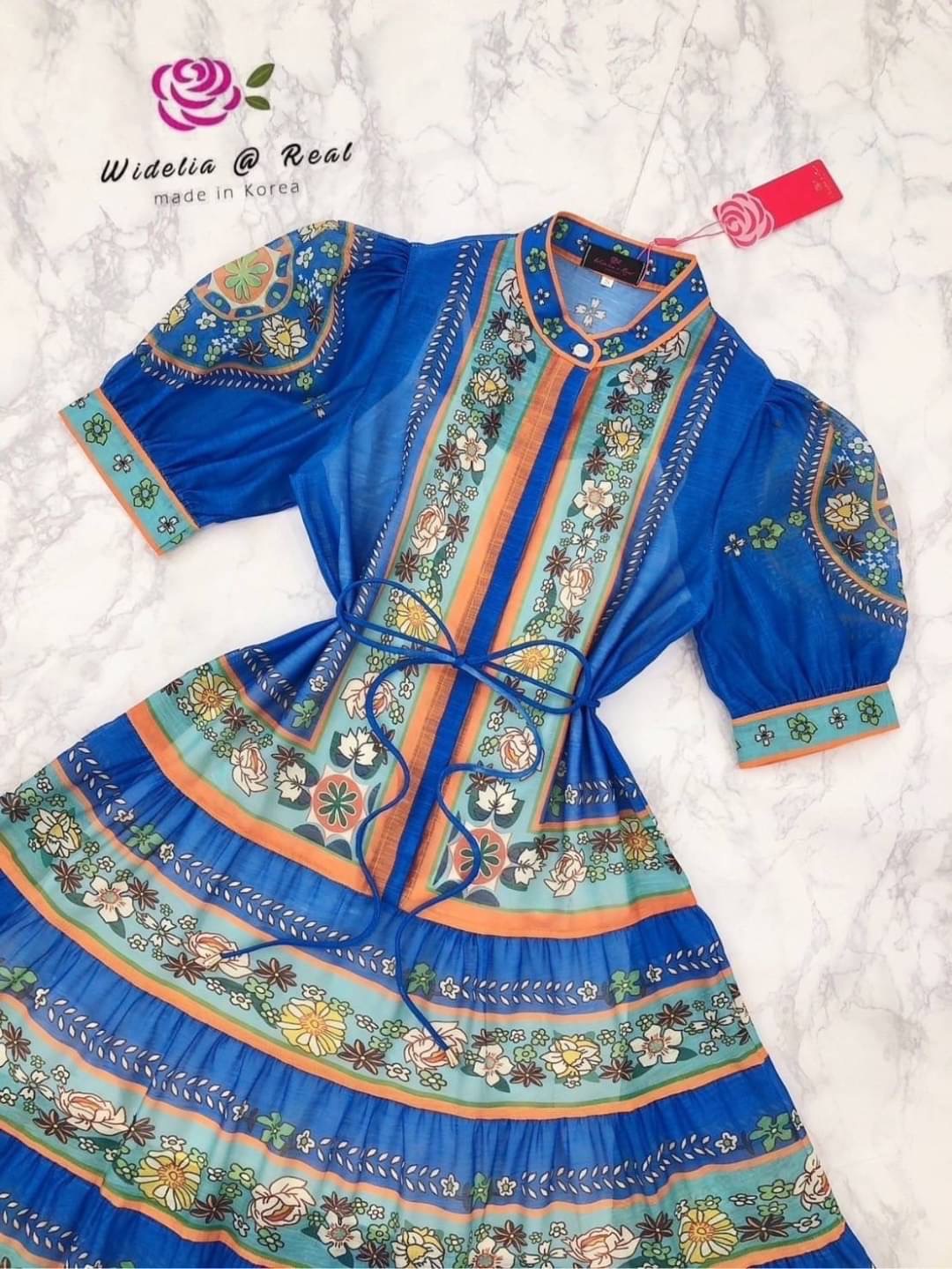 Dress :: เดรสตัวยาวสวยทรงดี คอปีนเก๋ ด้านหน้ากระดุมเรียงเม็ดเป็นแนวสวย เอวมาพร้อมเข็มขัดคาดเอวเพิ่มความกระชับ สินค้าคุณภาพ (พร้อมส่ง)